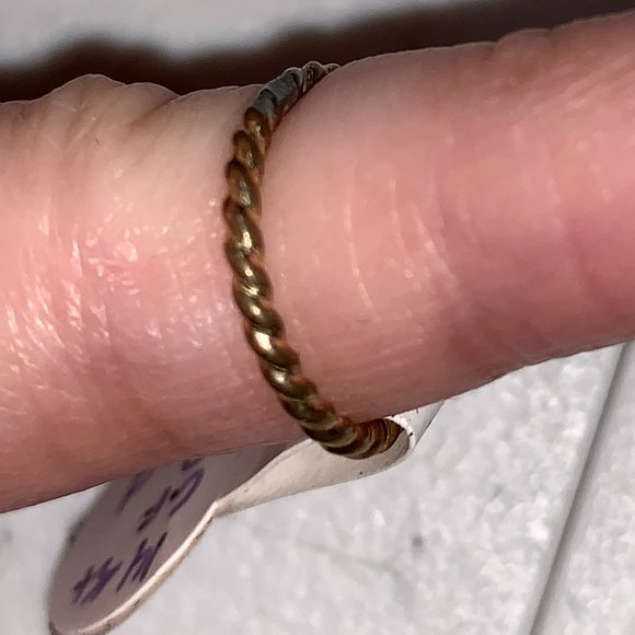 3/4 1.3mm Gold Filled Twist Band Ring - Picture 1 of 5